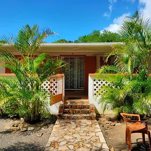 https://villa-entre-mer-et-saint-pierre.comcaribbean.com